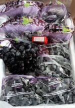 Buah Anggur Black Autumn Royal Segar Hitam Lonjong Tanpa Biji Ovegi